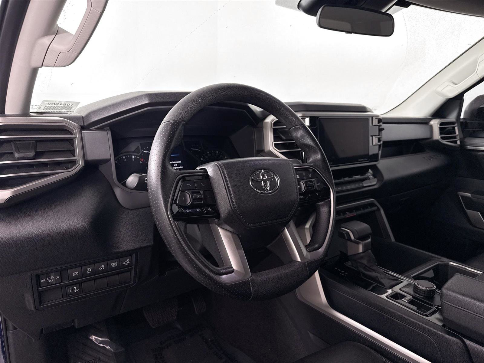 Used 2022 Toyota Tundra SR5 w/ SR5 Convenience Package image 4