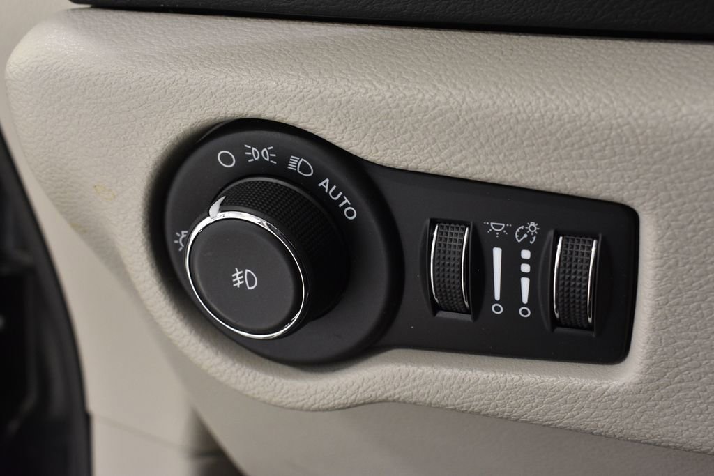 Used 2020 Chrysler Pacifica Touring-L Plus image 15