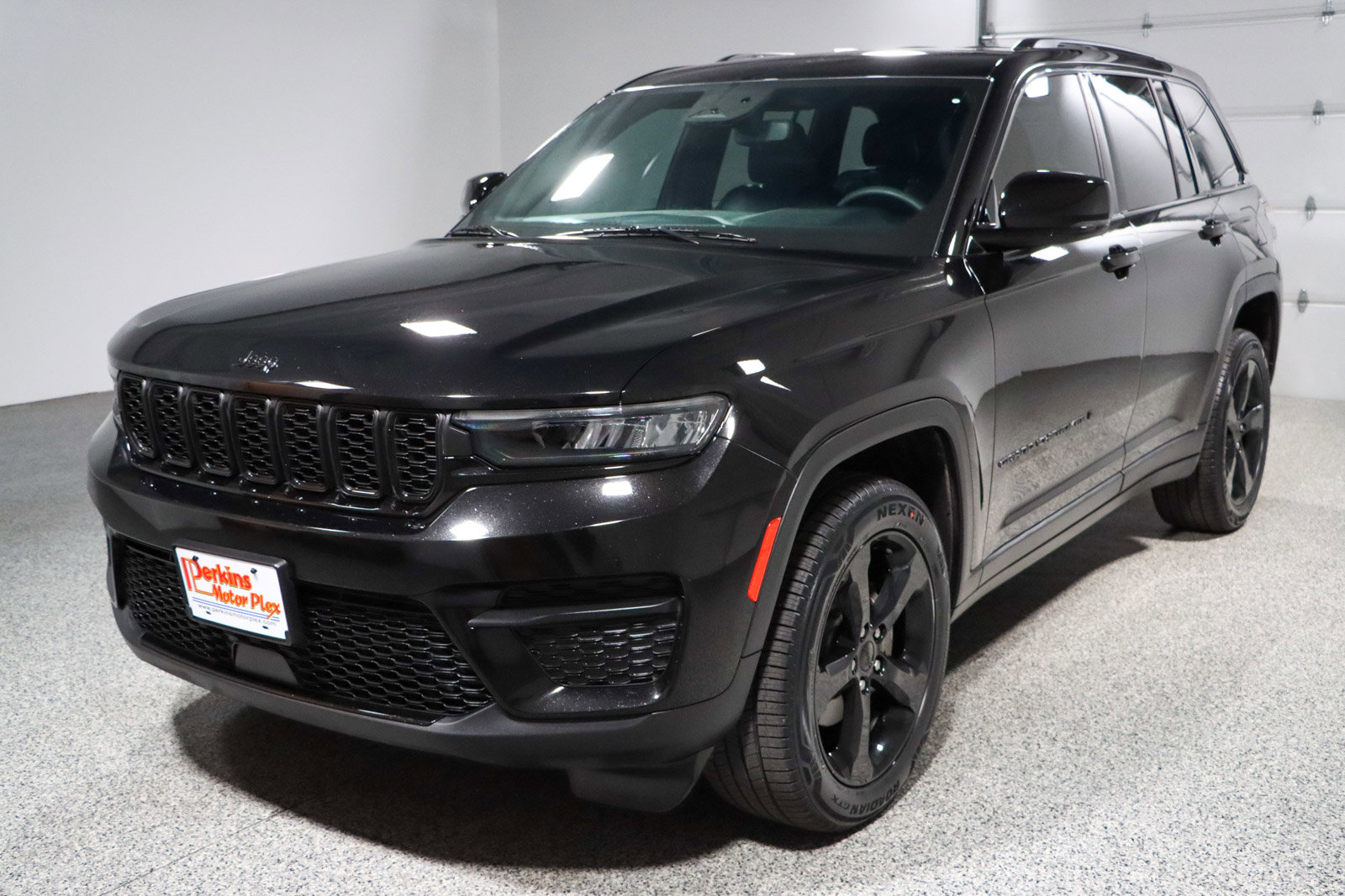 Used 2023 Jeep Grand Cherokee Altitude image 30