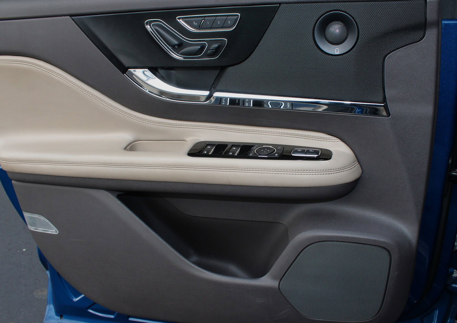 Used 2021 Lincoln Corsair Reserve w/ Equipment Group 201A image 14