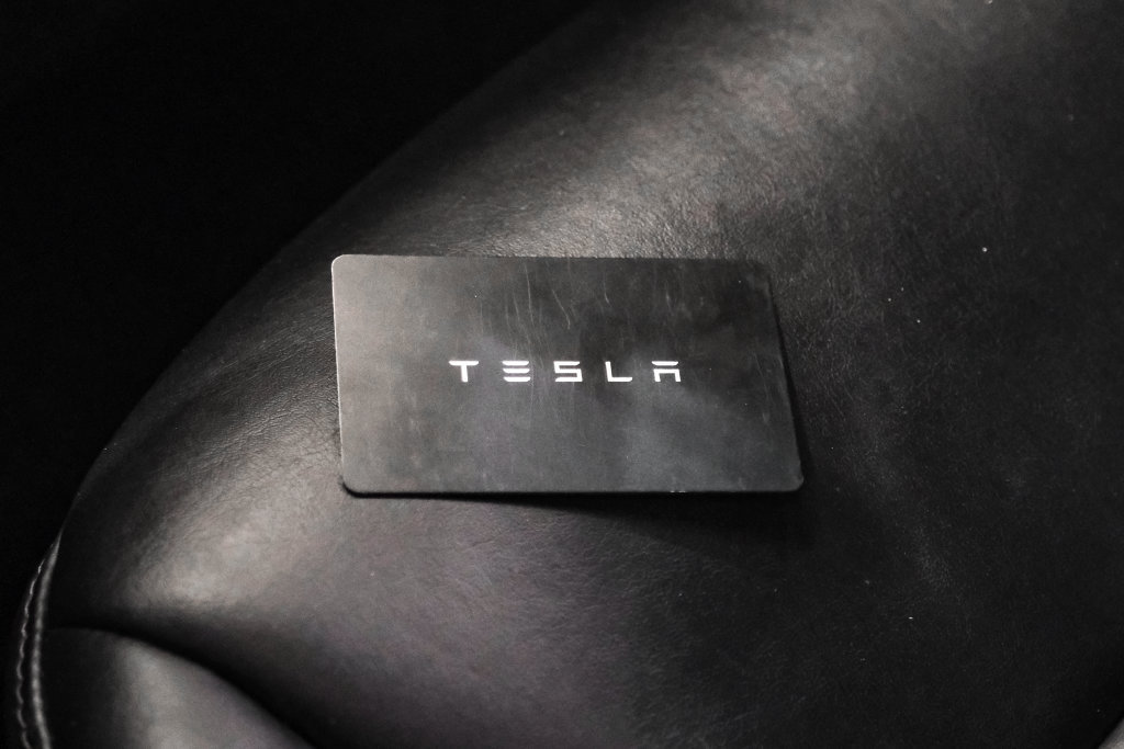 Used 2018 Tesla Model 3 Long Range RWD image 48