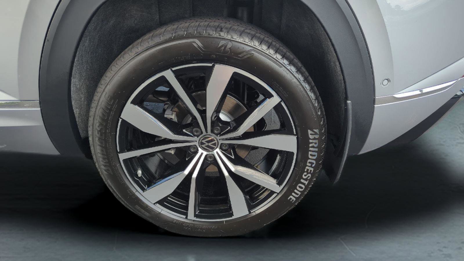 New 2026 Volkswagen Atlas Cross Sport SEL Premium R-Line image 12