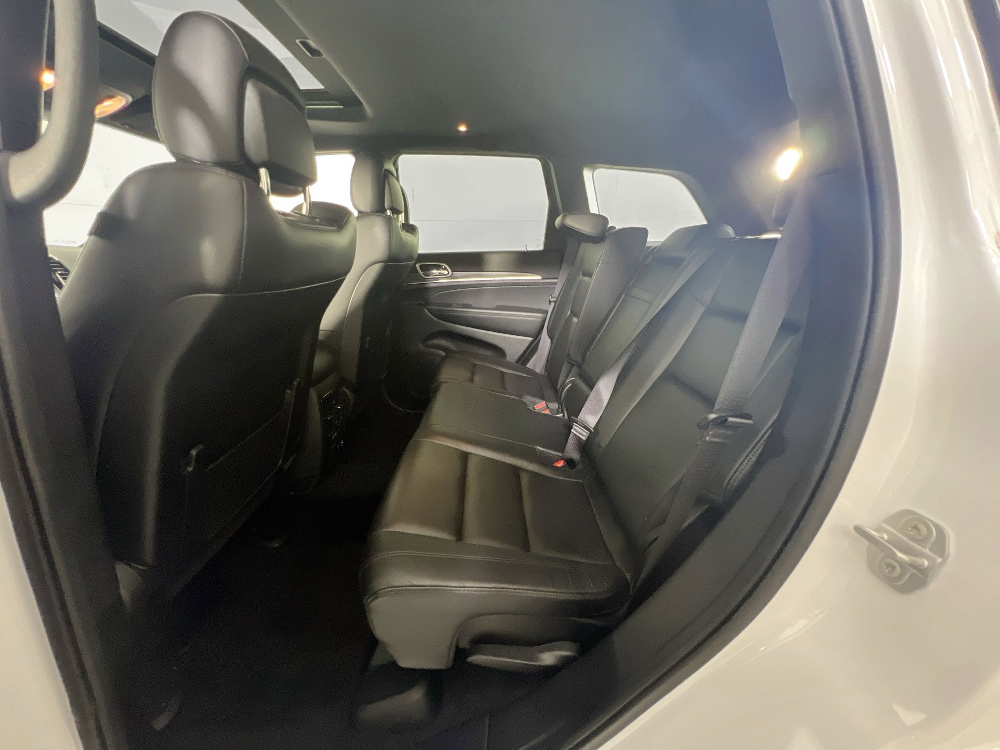 Used 2022 Jeep Grand Cherokee Limited image 24