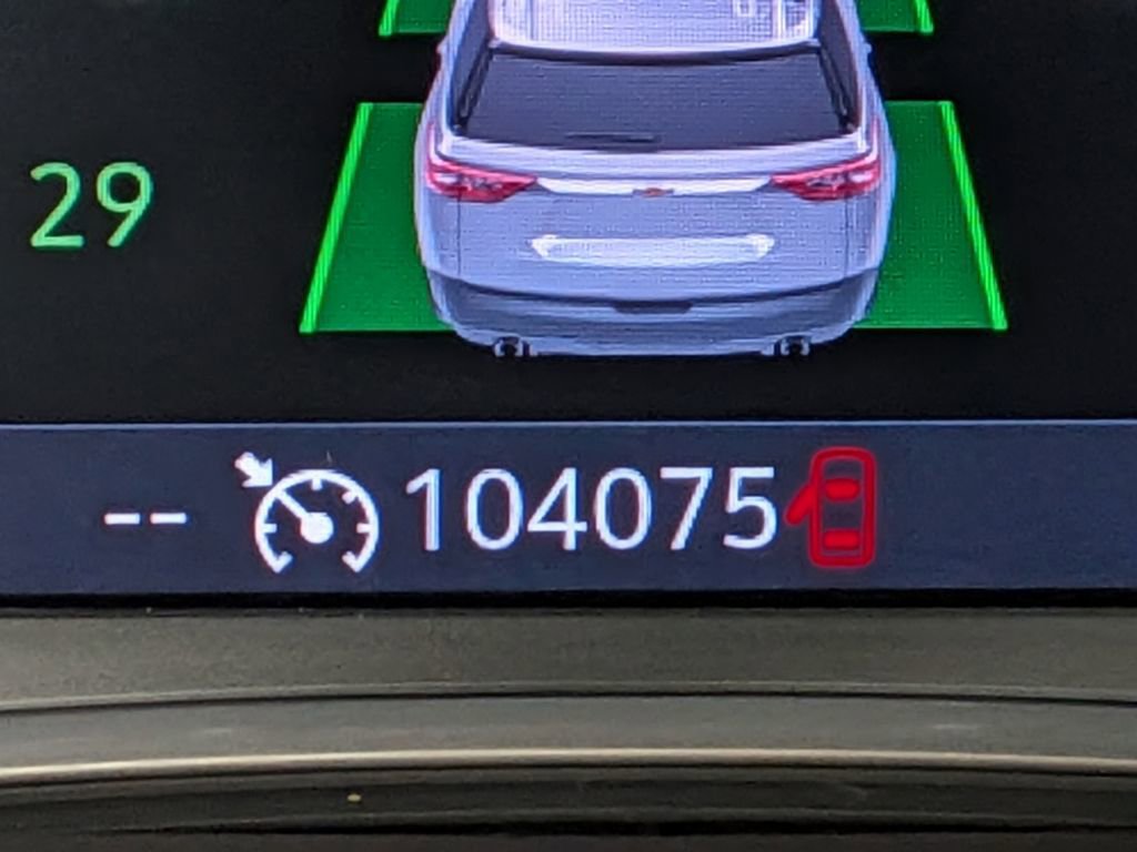 Used 2022 Chevrolet Traverse LT image 24