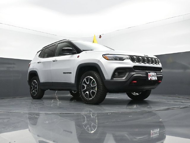 New 2026 Jeep Compass Trailhawk w/ Sun, Sound & Navigation Group AWD/4WD image 41