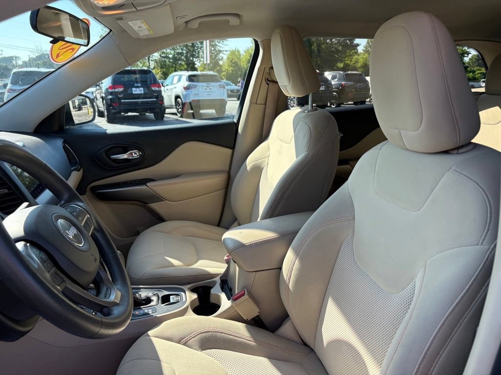 Used 2019 Jeep Cherokee Latitude w/ Popular Appearance Group AWD/4WD image 27