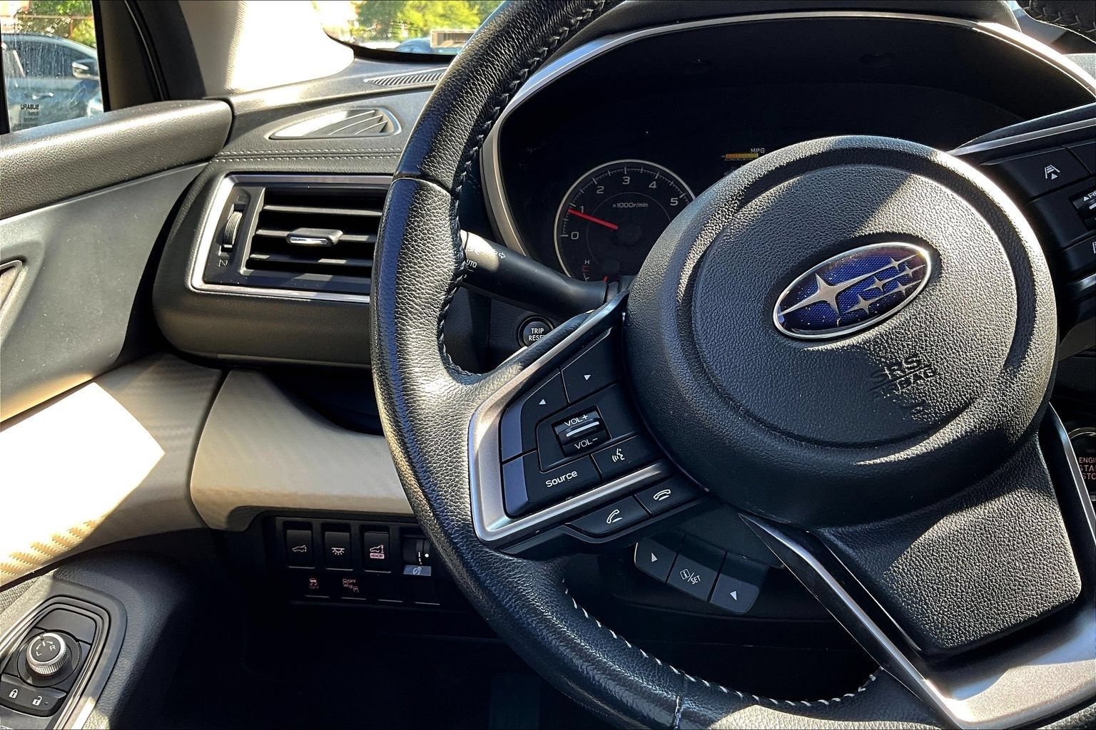 Used 2021 Subaru Ascent Premium w/ Convenience Package AWD/4WD image 12
