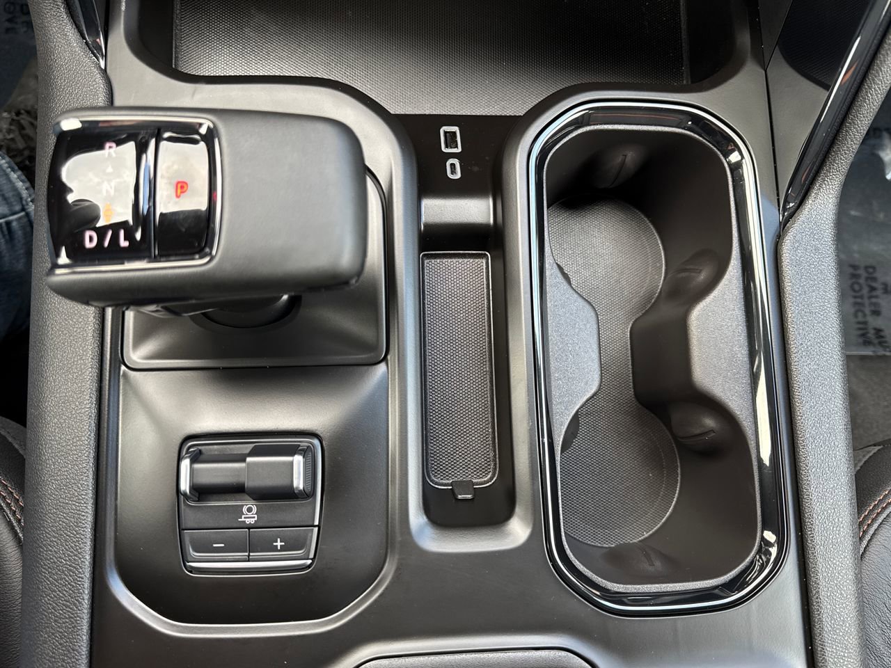 Used 2024 GMC Sierra 1500 AT4 w/ Technology Package image 25