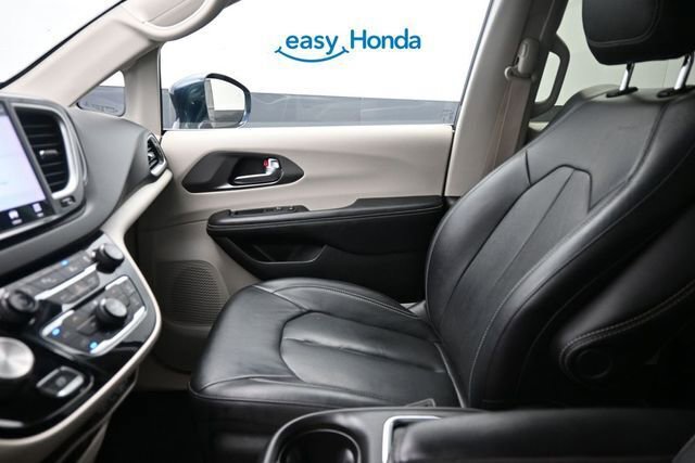 Used 2022 Chrysler Pacifica Touring-L FWD image 13