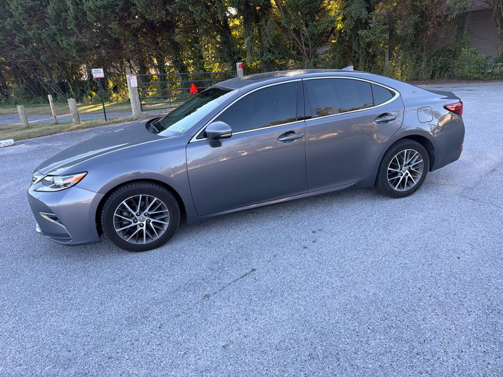 Used 2017 Lexus ES 350 w/ Navigation System Package FWD image 3