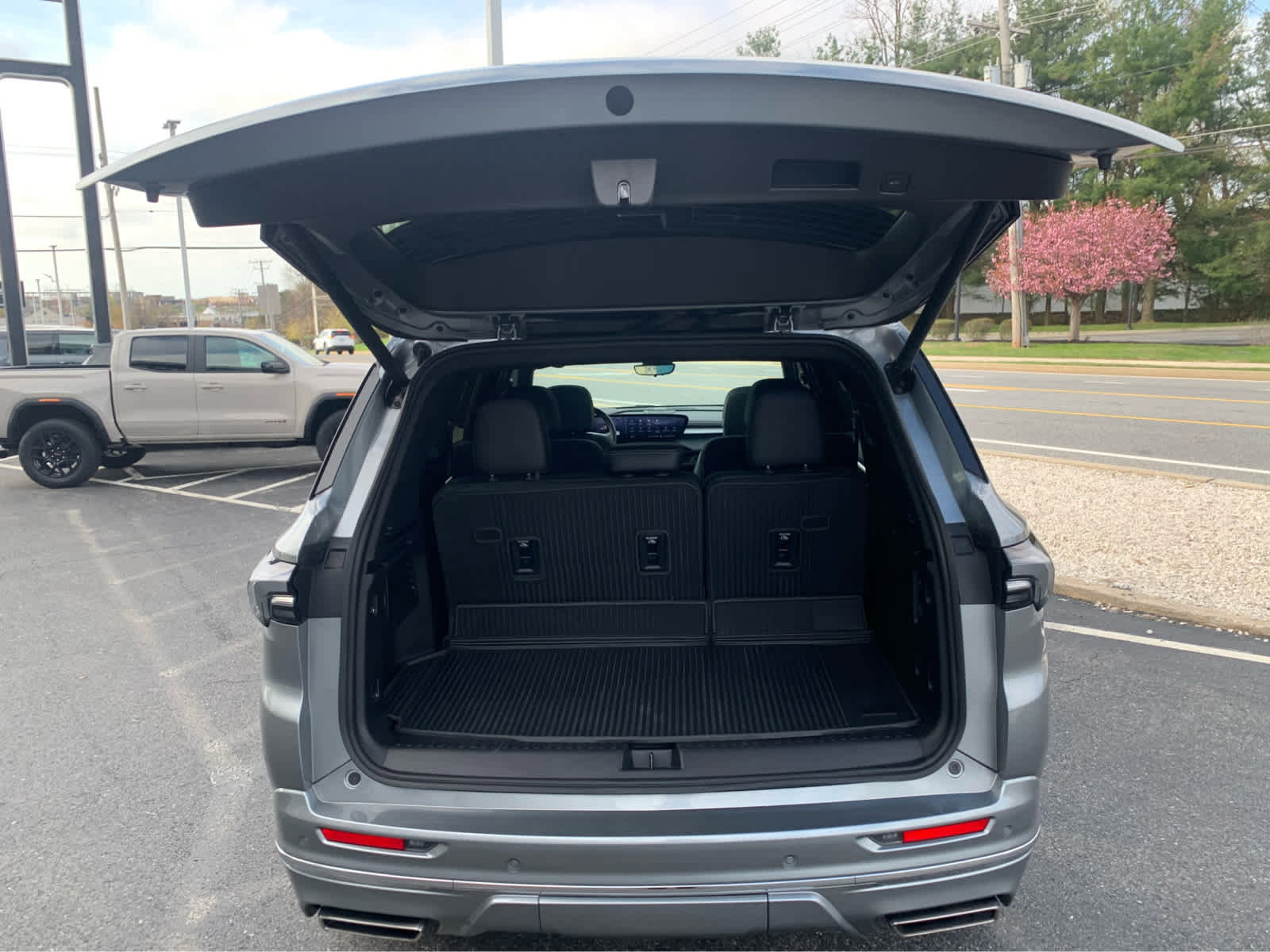 Used 2025 Buick Enclave Avenir w/ Super Cruise Package AWD/4WD image 5