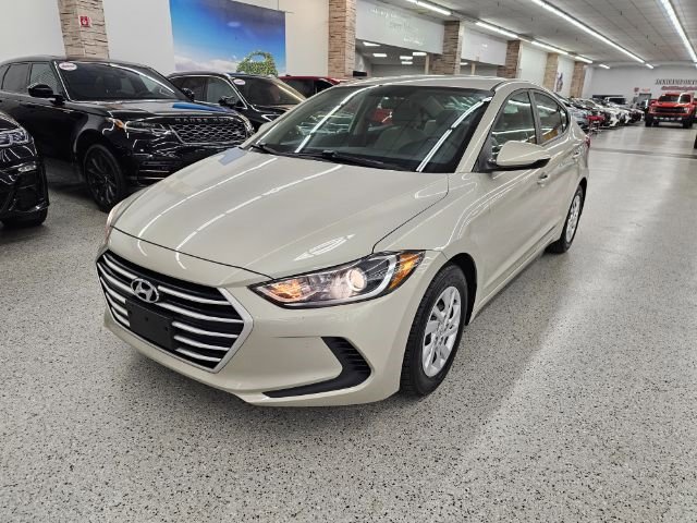 Used 2017 Hyundai Elantra SE image 1