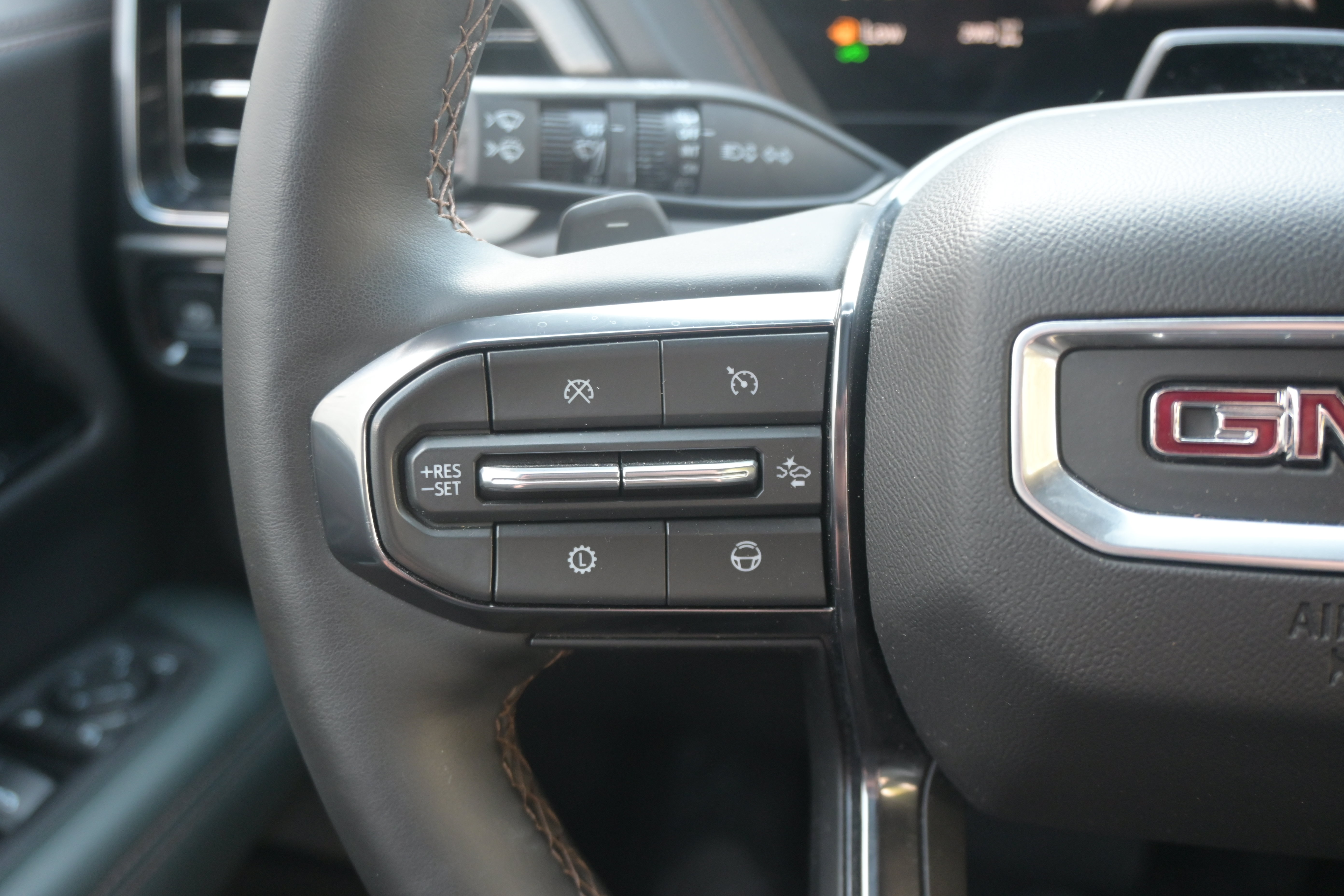 Used 2026 GMC Yukon AT4 AWD/4WD image 18