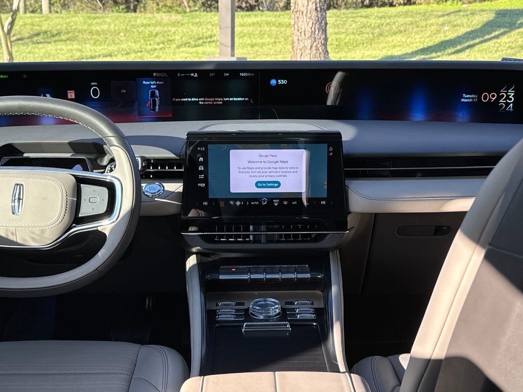 Used 2025 Lincoln Nautilus Reserve image 17