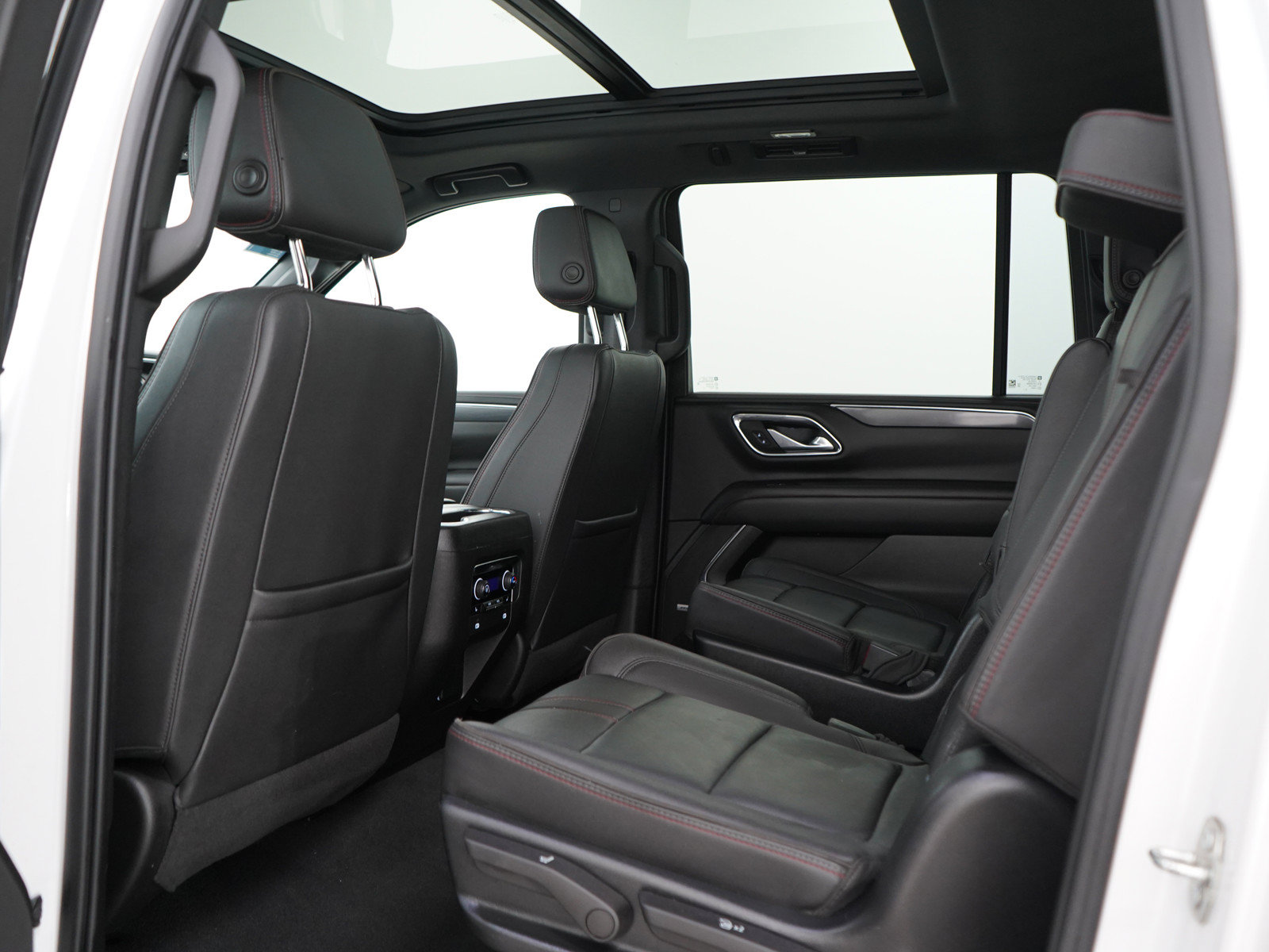 Used 2023 Chevrolet Suburban RST w/ Luxury Package AWD/4WD image 19