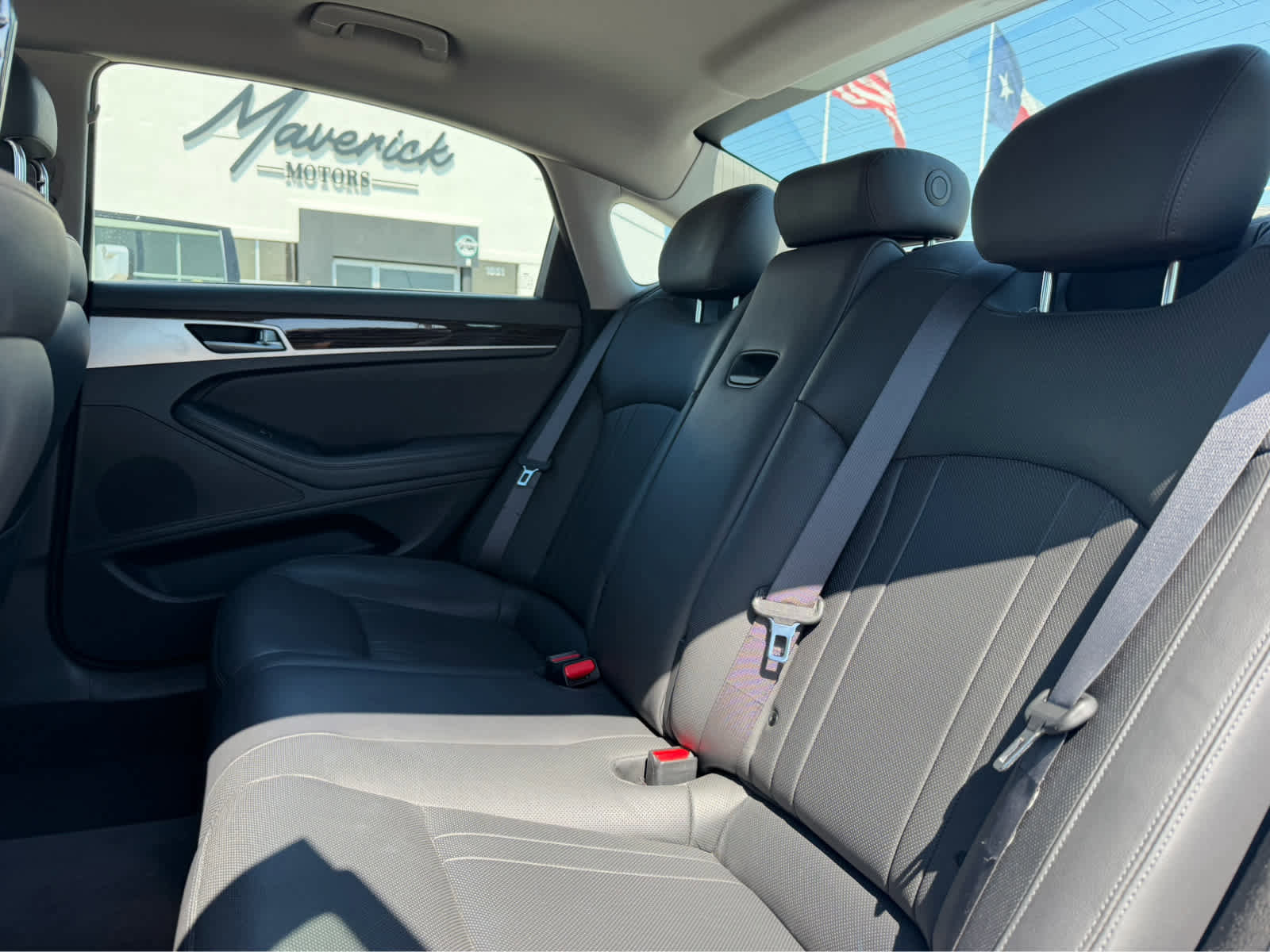 Used 2016 Hyundai Genesis 3.8 RWD image 6