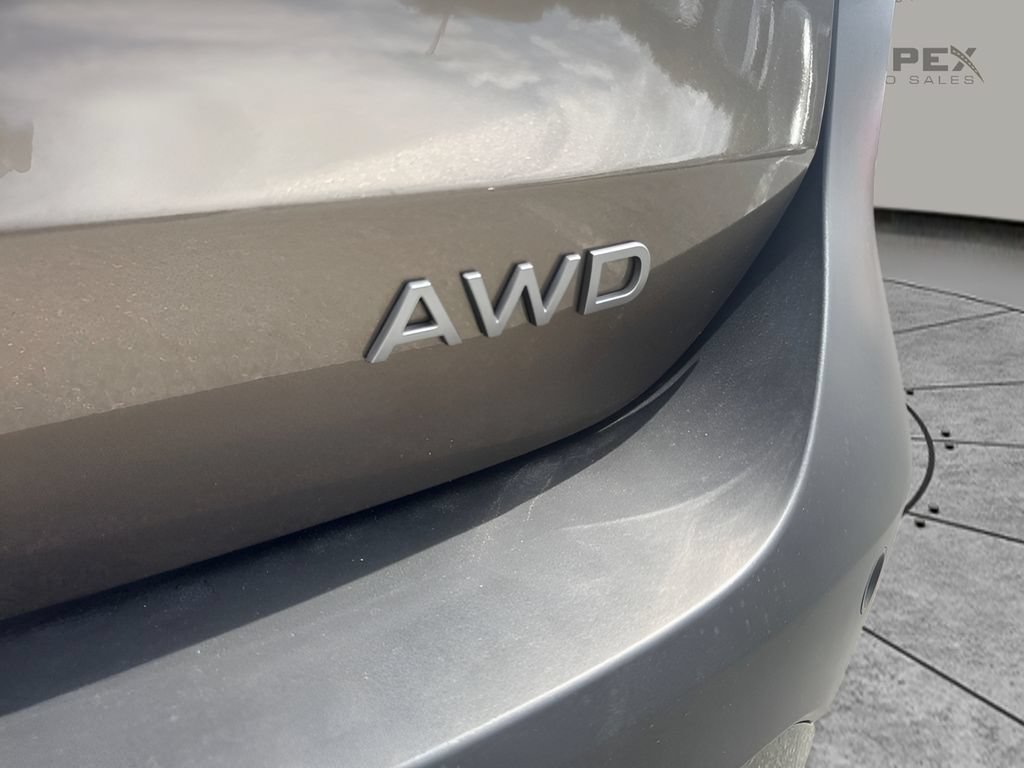 Used 2025 Nissan Kicks SV AWD/4WD image 21