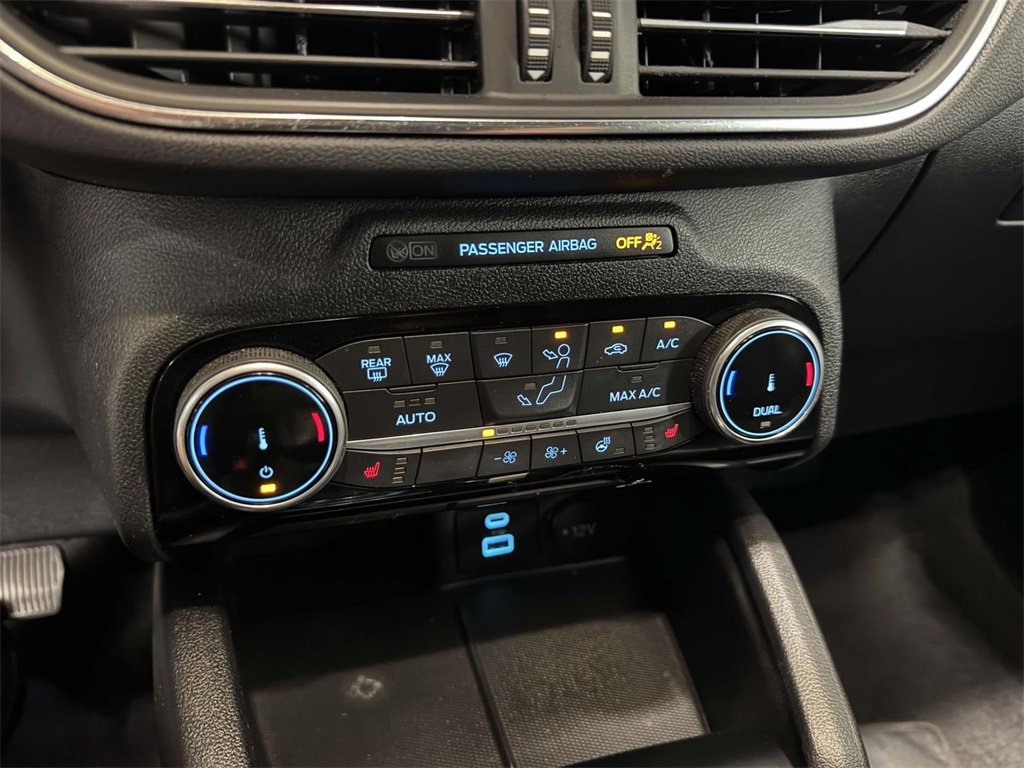 Used 2022 Ford Escape Titanium image 24