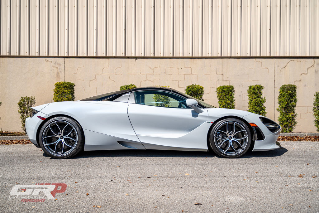 Used 2022 McLaren 720S Spider image 2
