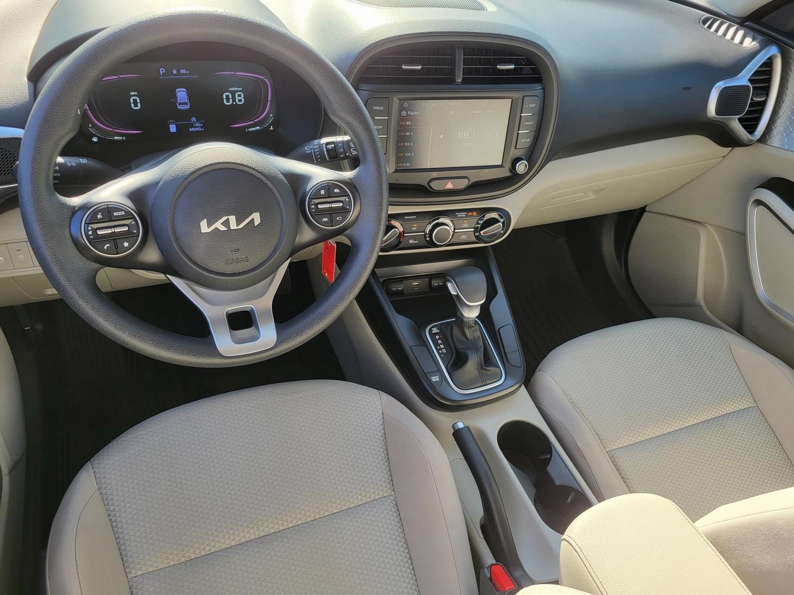 Used 2024 Kia Soul LX w/ Option Group 015 FWD image 14