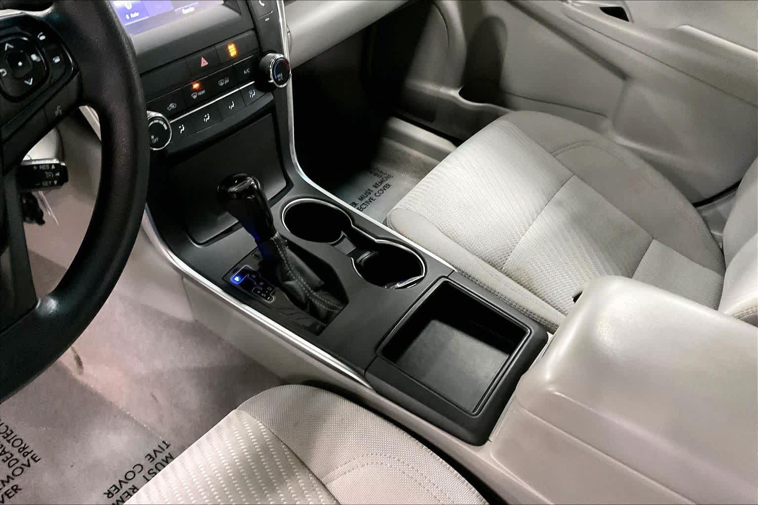 Used 2017 Toyota Camry LE FWD image 17