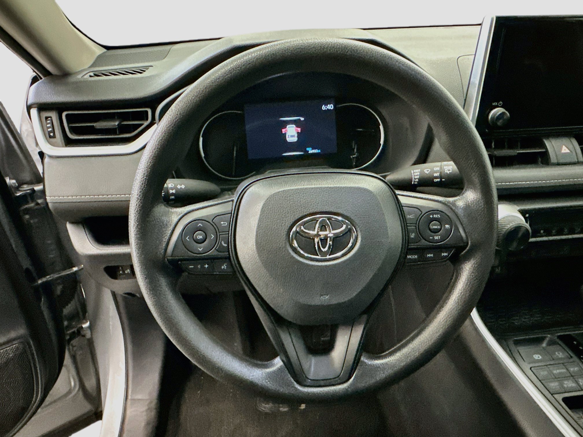 Used 2025 Toyota RAV4 LE AWD/4WD image 18