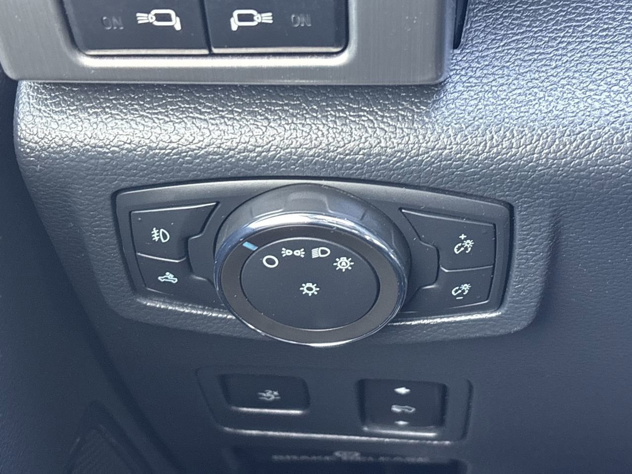 Used 2022 Ford F450 Platinum w/ FX4 Off-Road Package image 20