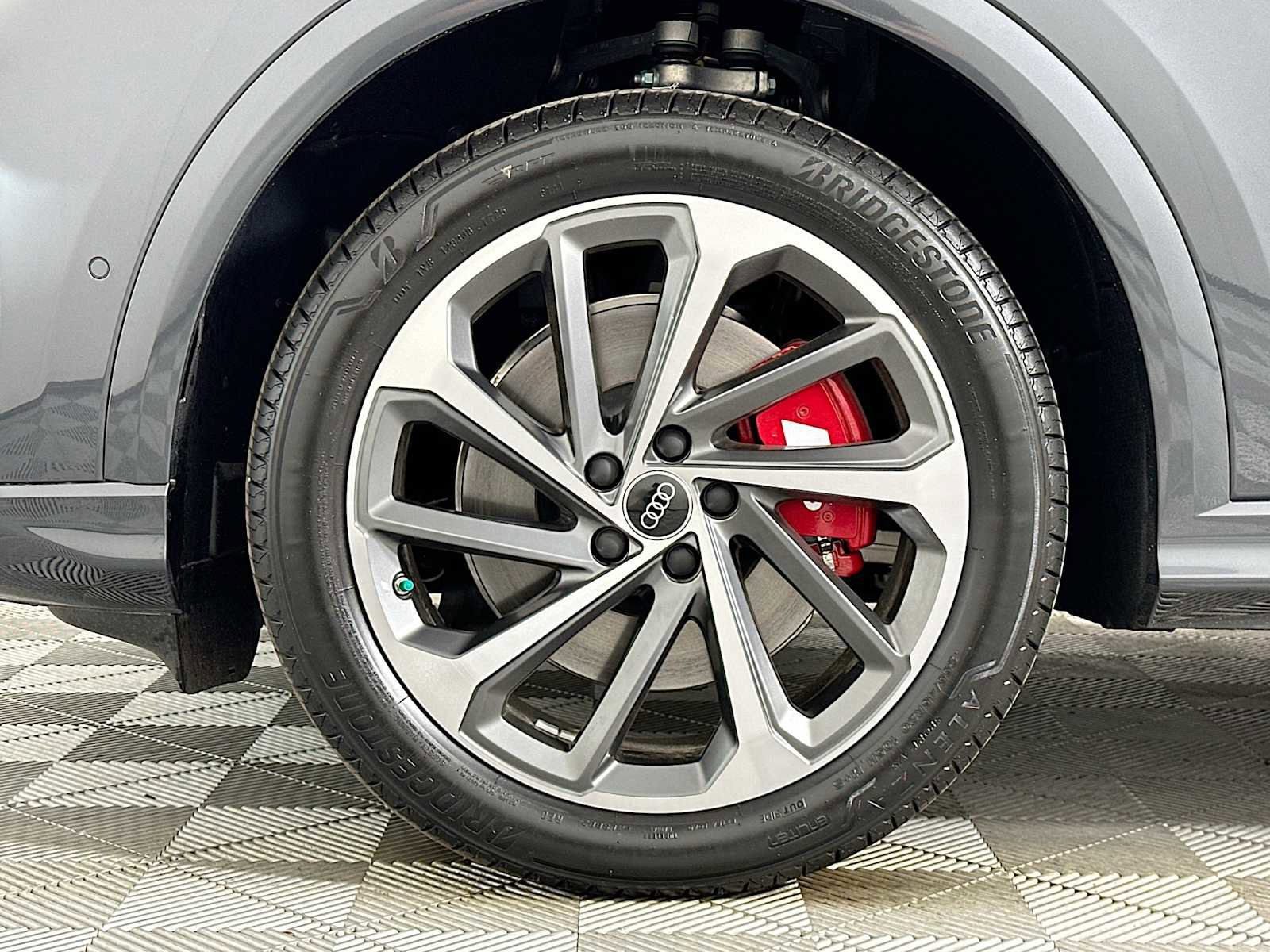 New 2025 Audi SQ5 Prestige image 28