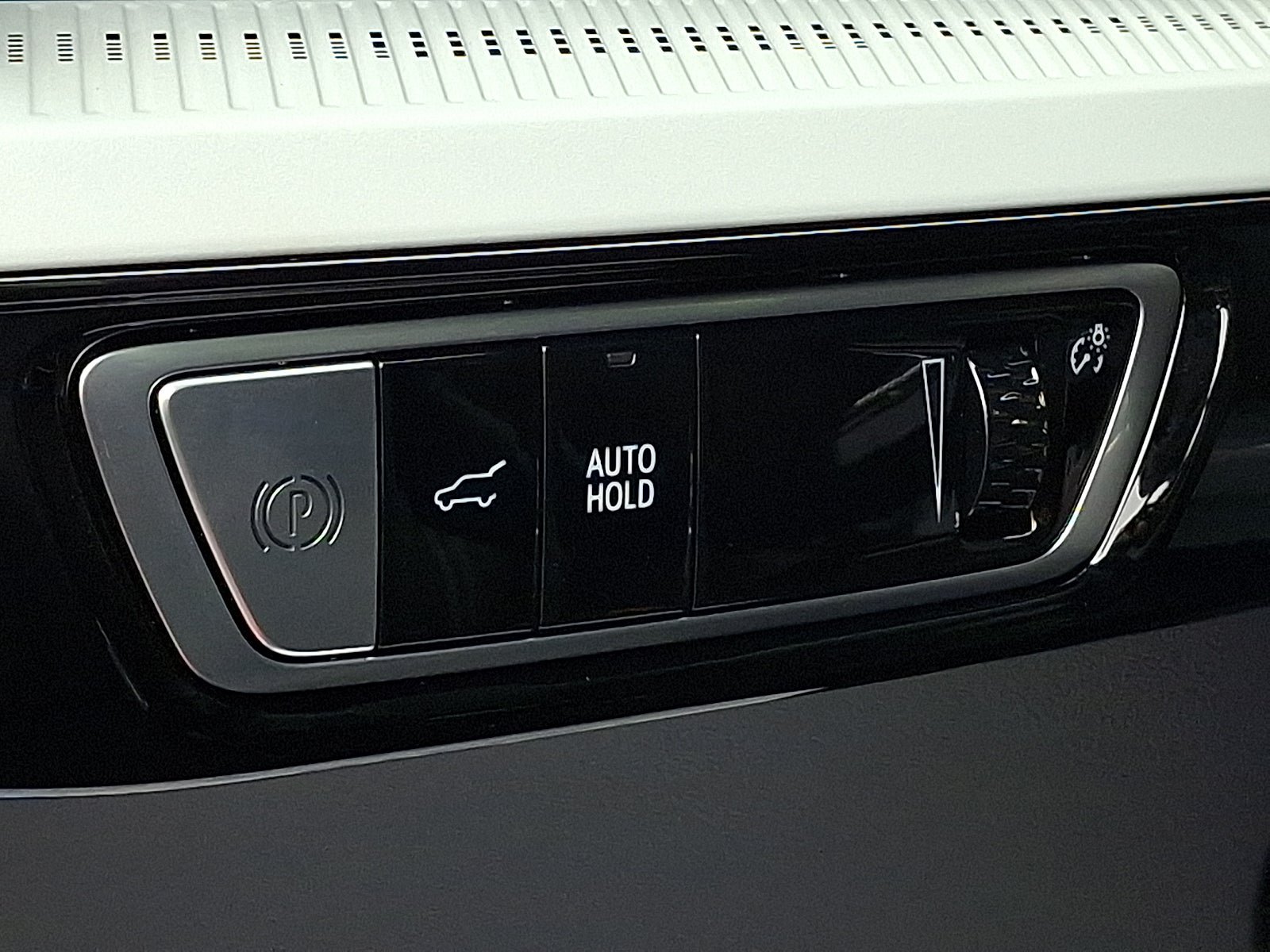 Certified 2025 Cadillac Optiq Sport 2 AWD/4WD image 32