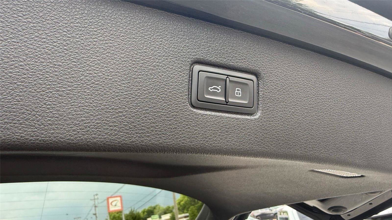 Used 2025 Audi Q7 3.0T Premium Plus AWD/4WD image 35