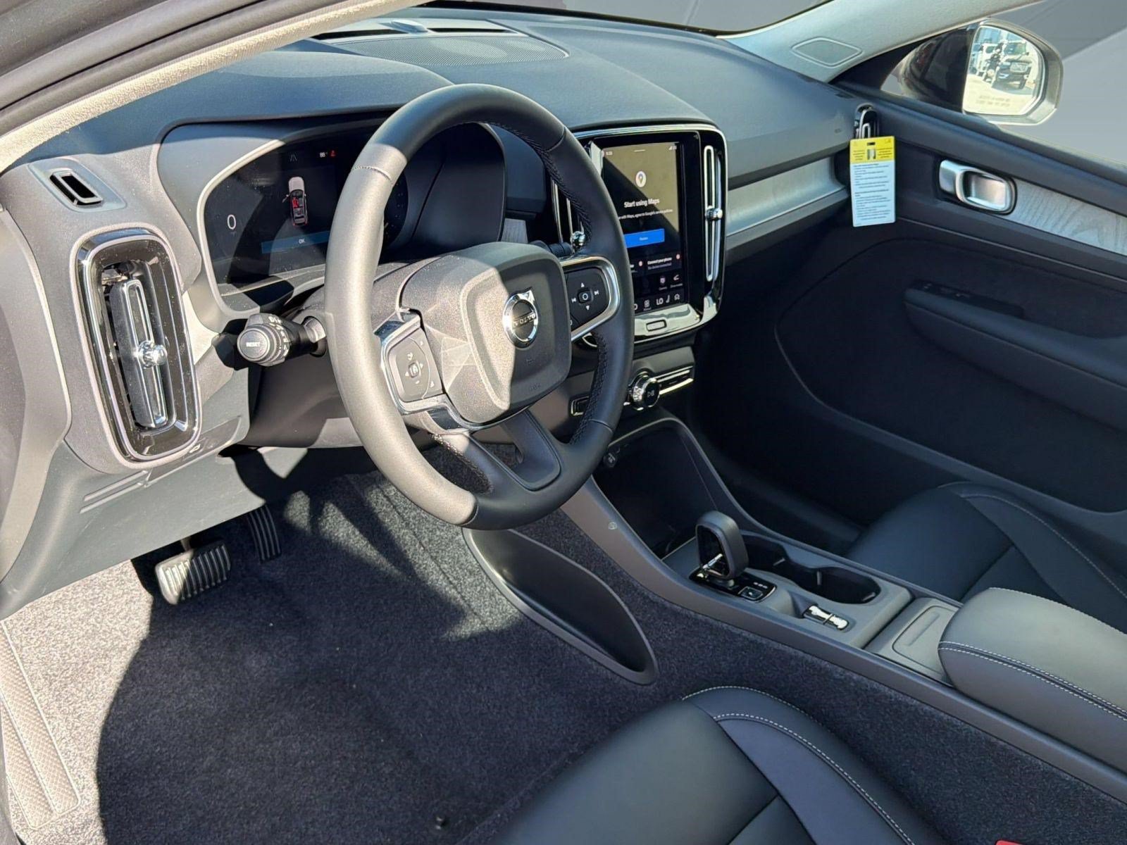 New 2026 Volvo XC40 B4 Core w/ Climate Package FWD image 4