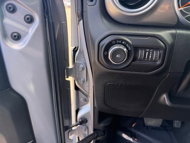 Used 2018 Jeep Wrangler Unlimited Sahara w/ Cold Weather Group image 22