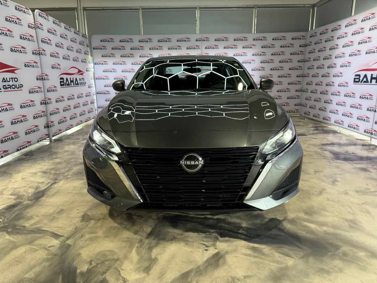 Used 2025 Nissan Altima 2.5 SV AWD/4WD image 2