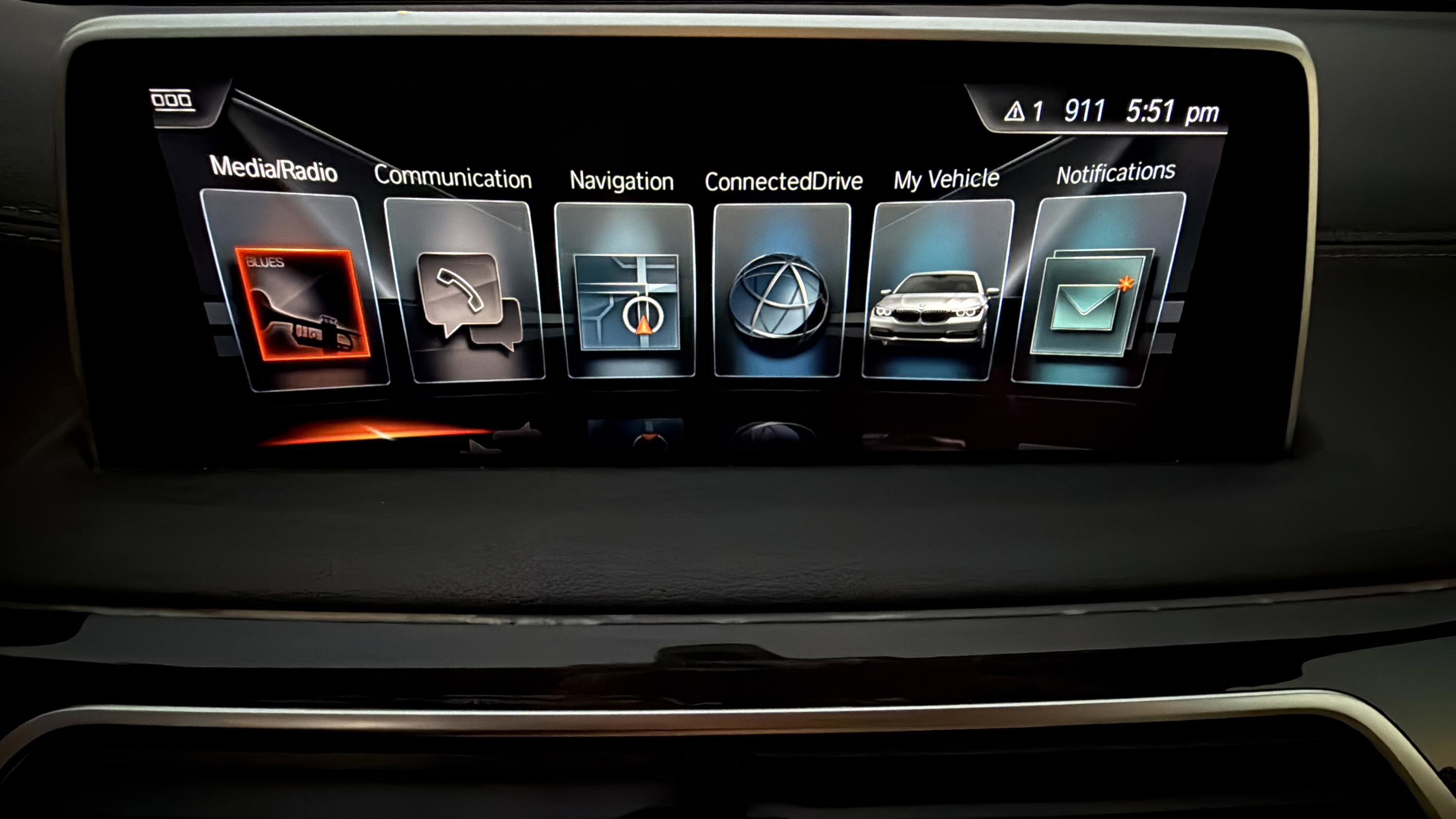 Used 2016 BMW 740i image 28