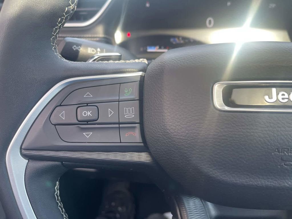 Used 2024 Jeep Grand Cherokee Altitude image 25