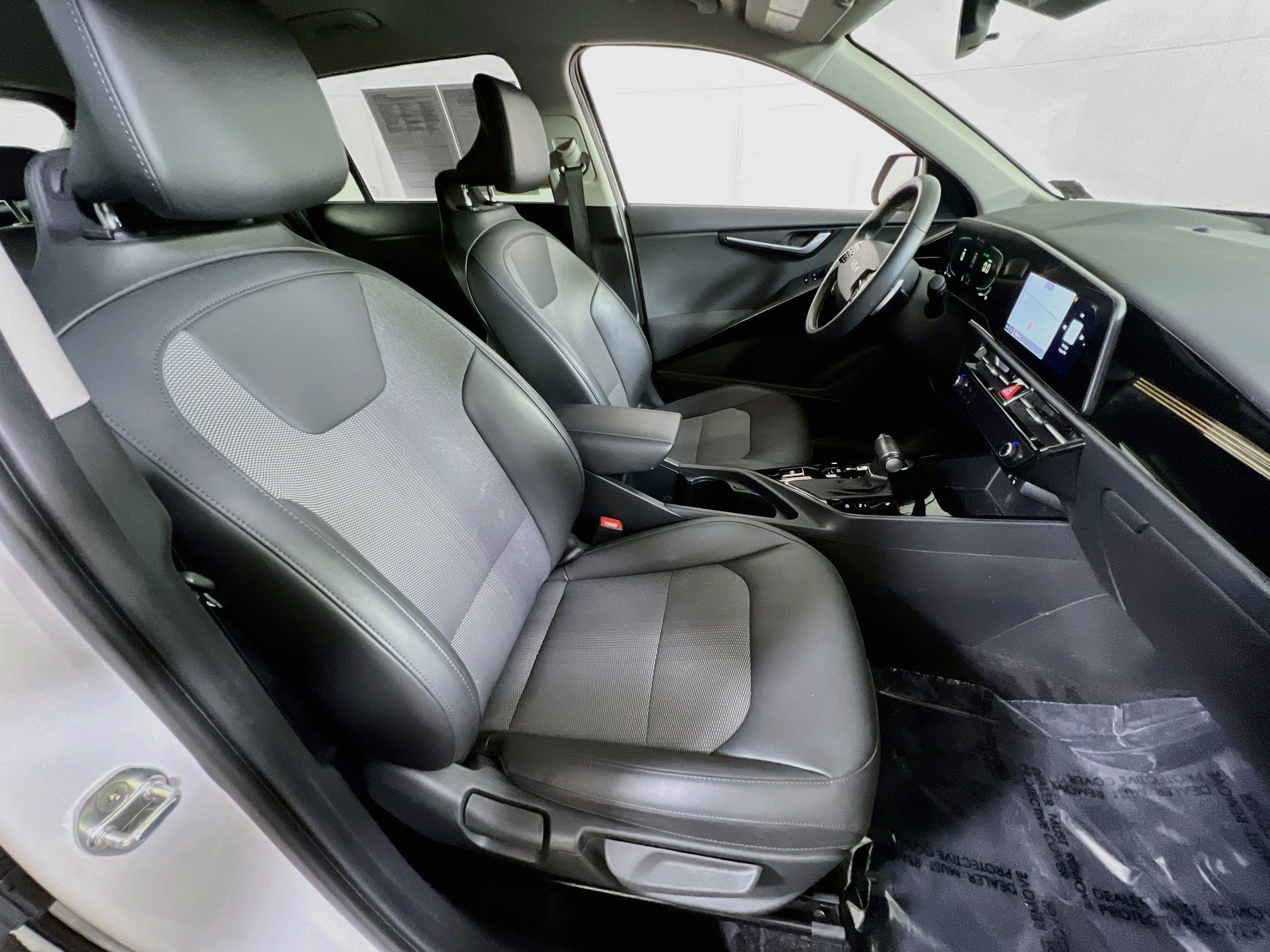 Used 2023 Kia Niro EX FWD image 27