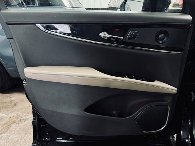 Used 2022 Lincoln Nautilus Reserve w/ Equipment Group 201A image 15