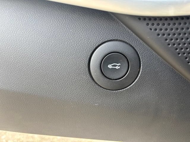 Used 2018 Chevrolet Camaro ZL1 RWD image 13