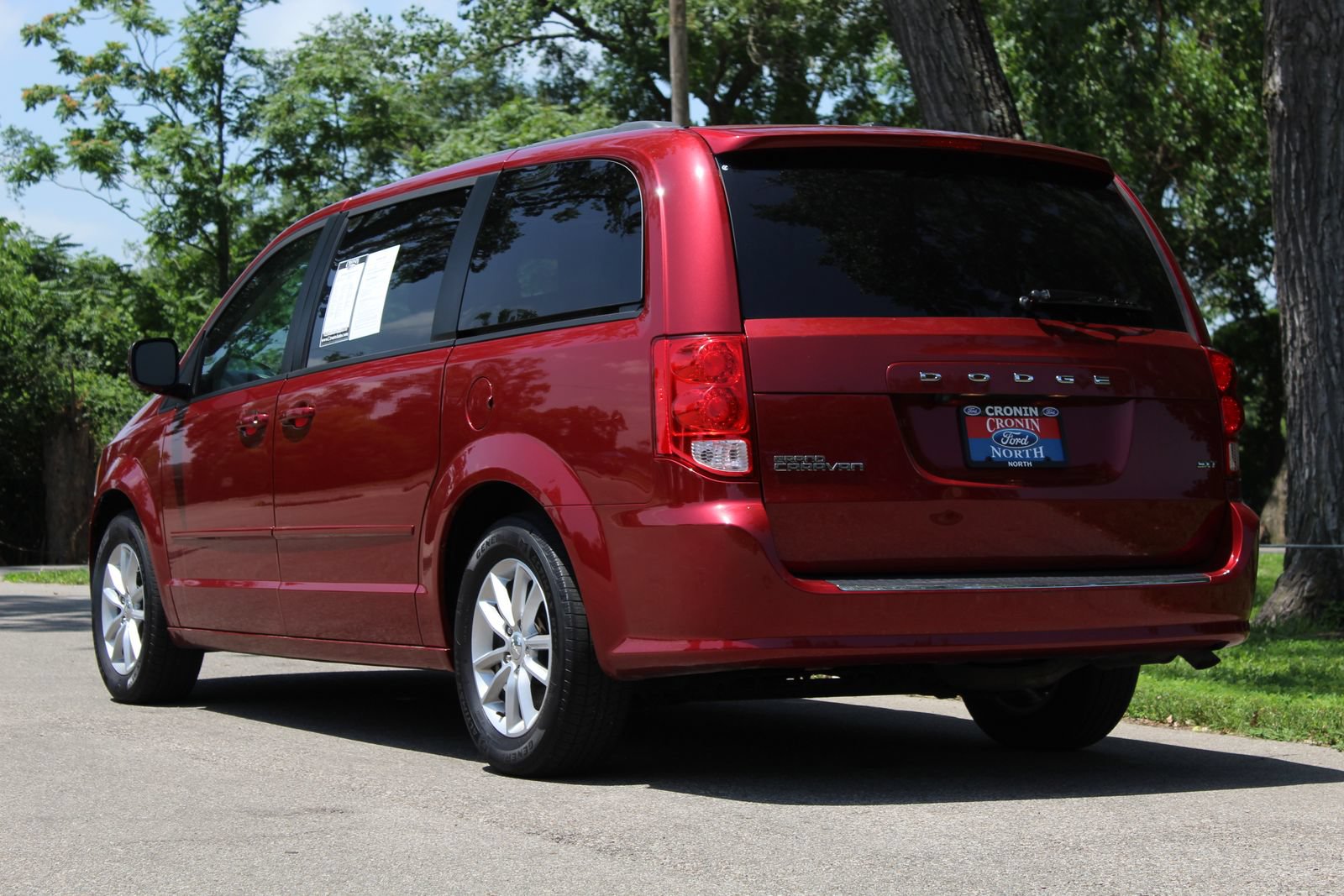 Used 2016 Dodge Grand Caravan SXT w/ UConnect Hands-Free Group FWD image 5