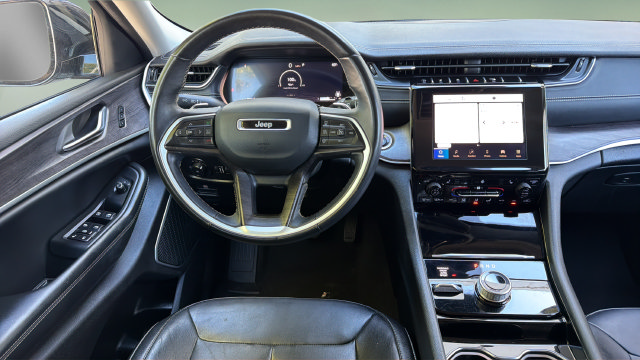 Used 2022 Jeep Grand Cherokee Limited AWD/4WD image 9