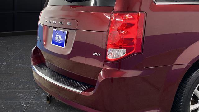 Used 2020 Dodge Grand Caravan SXT w/ Driver Convenience Group FWD image 40