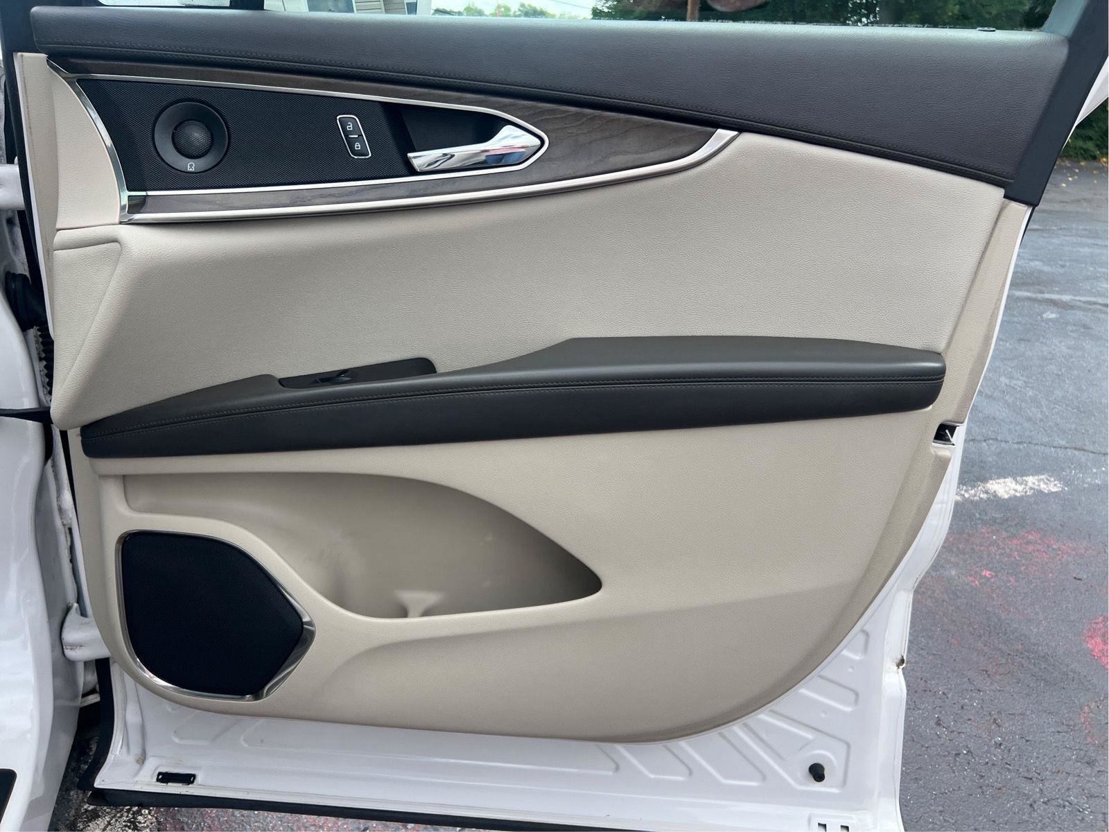 Used 2019 Lincoln Nautilus Reserve FWD image 14