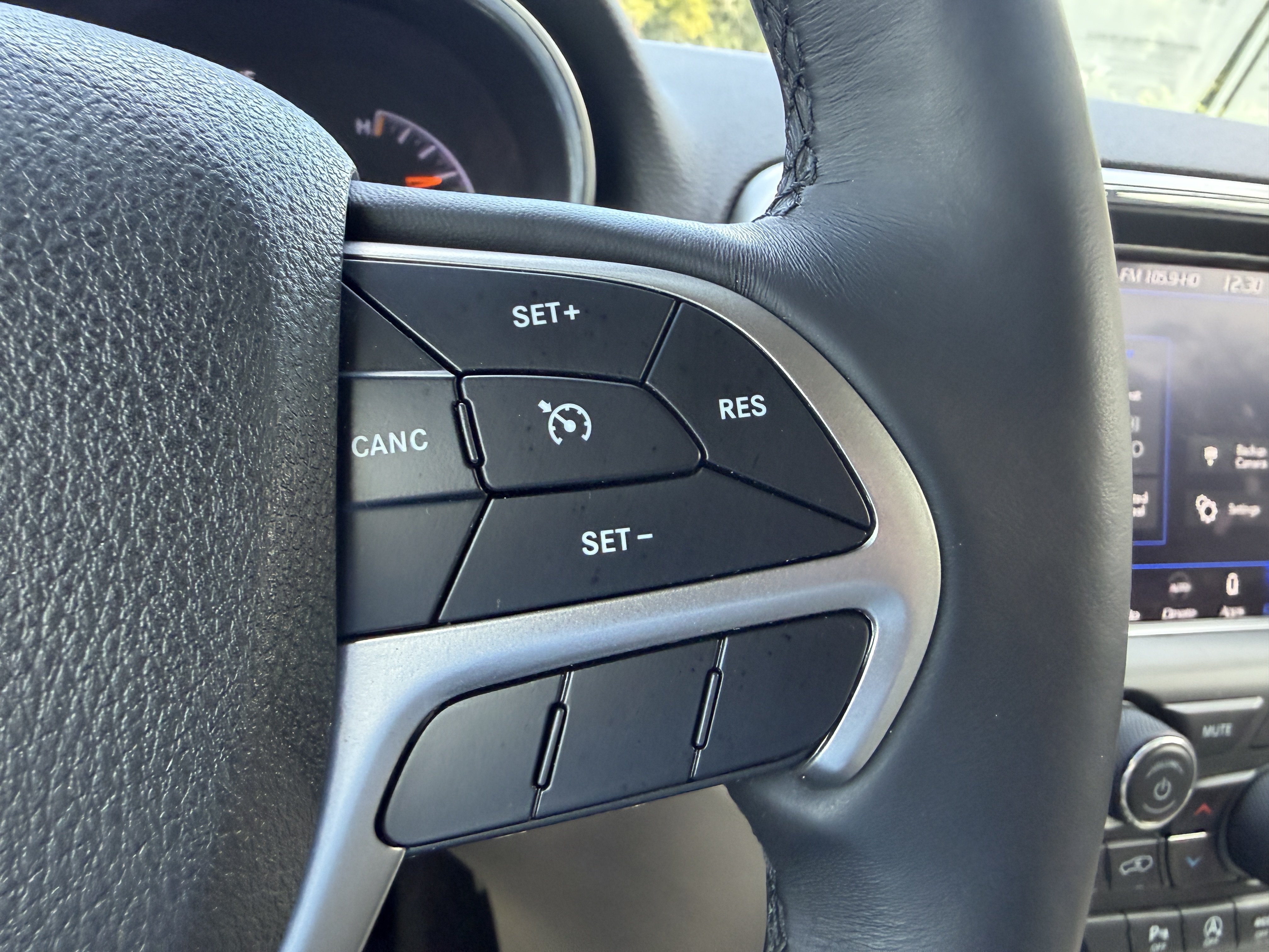 Used 2018 Jeep Grand Cherokee Limited RWD image 29