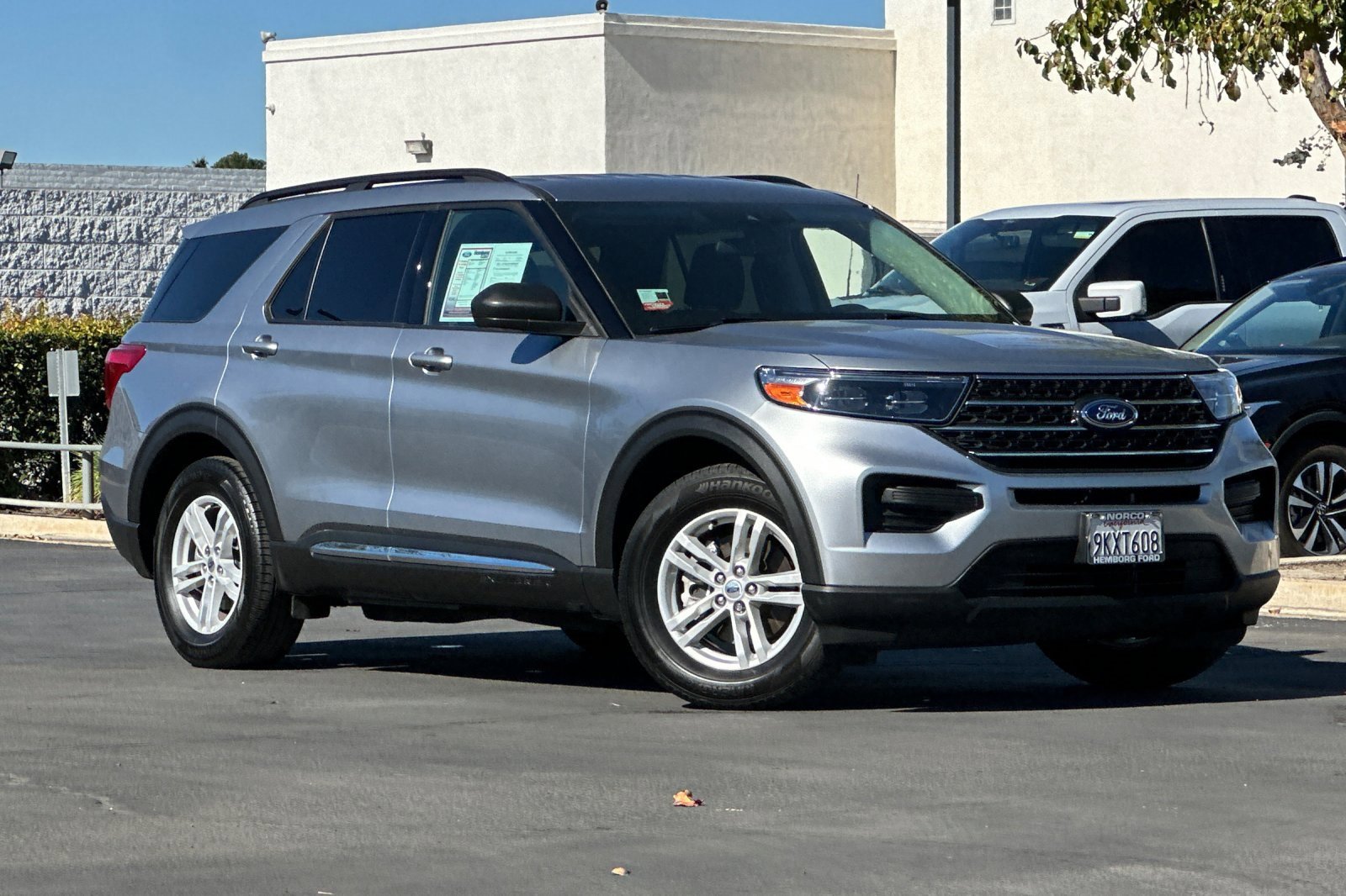 Used 2024 Ford Explorer XLT image 2