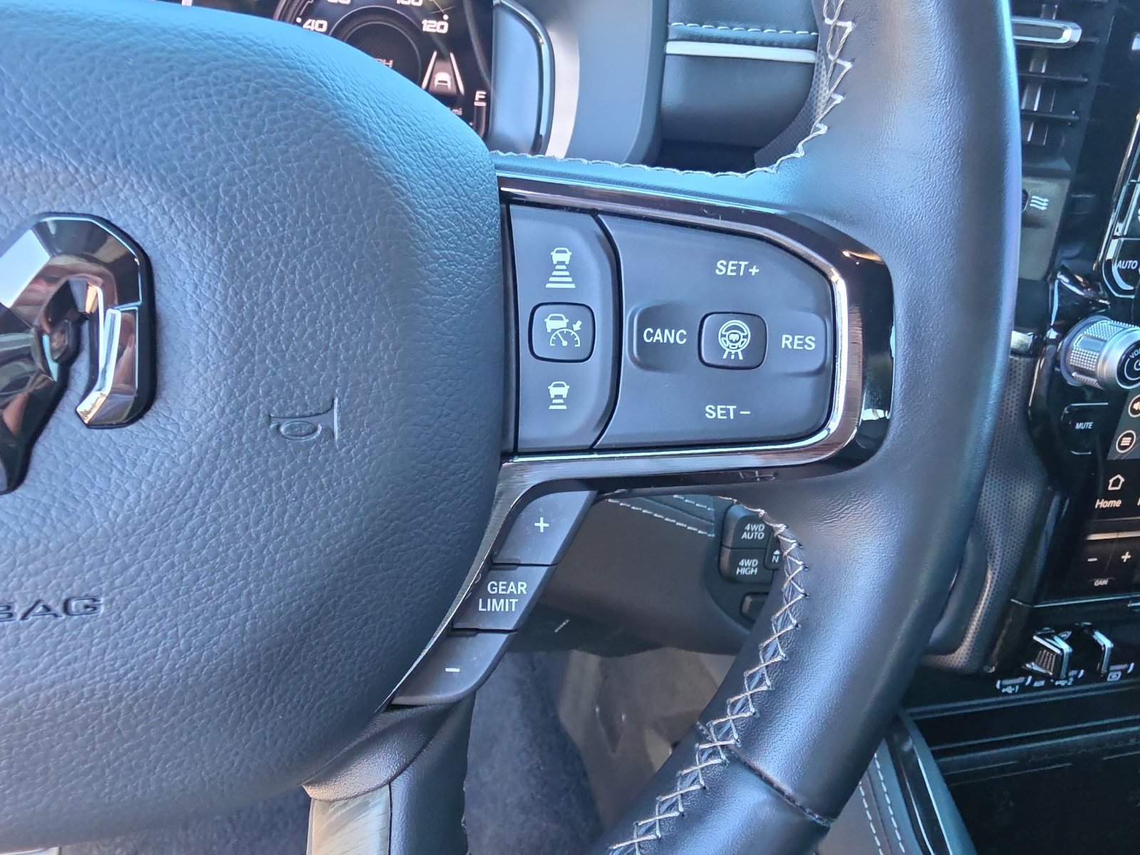 Used 2025 RAM 1500 Limited AWD/4WD image 27