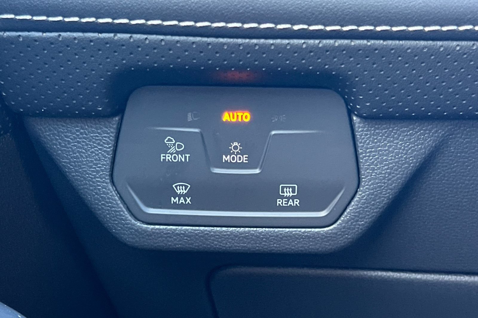 Used 2024 Volkswagen Atlas SE FWD image 32