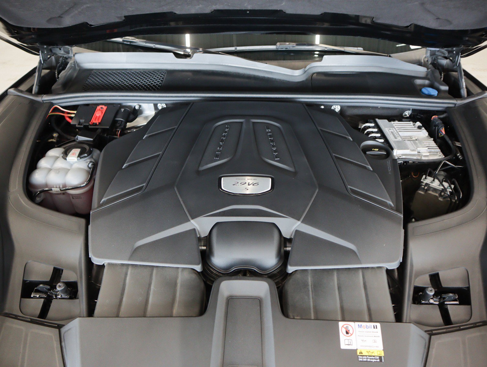 Certified 2023 Porsche Cayenne S AWD/4WD image 26