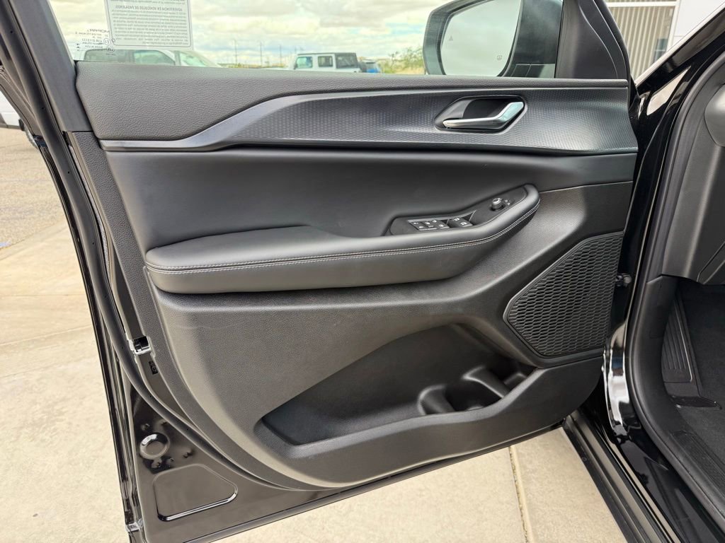 New 2026 Jeep Grand Cherokee L Laredo AWD/4WD image 11