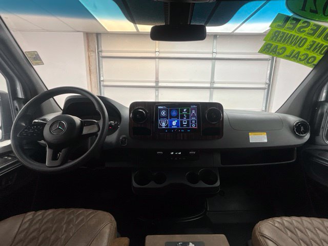Used 2021 Mercedes-Benz Sprinter 2500 image 4