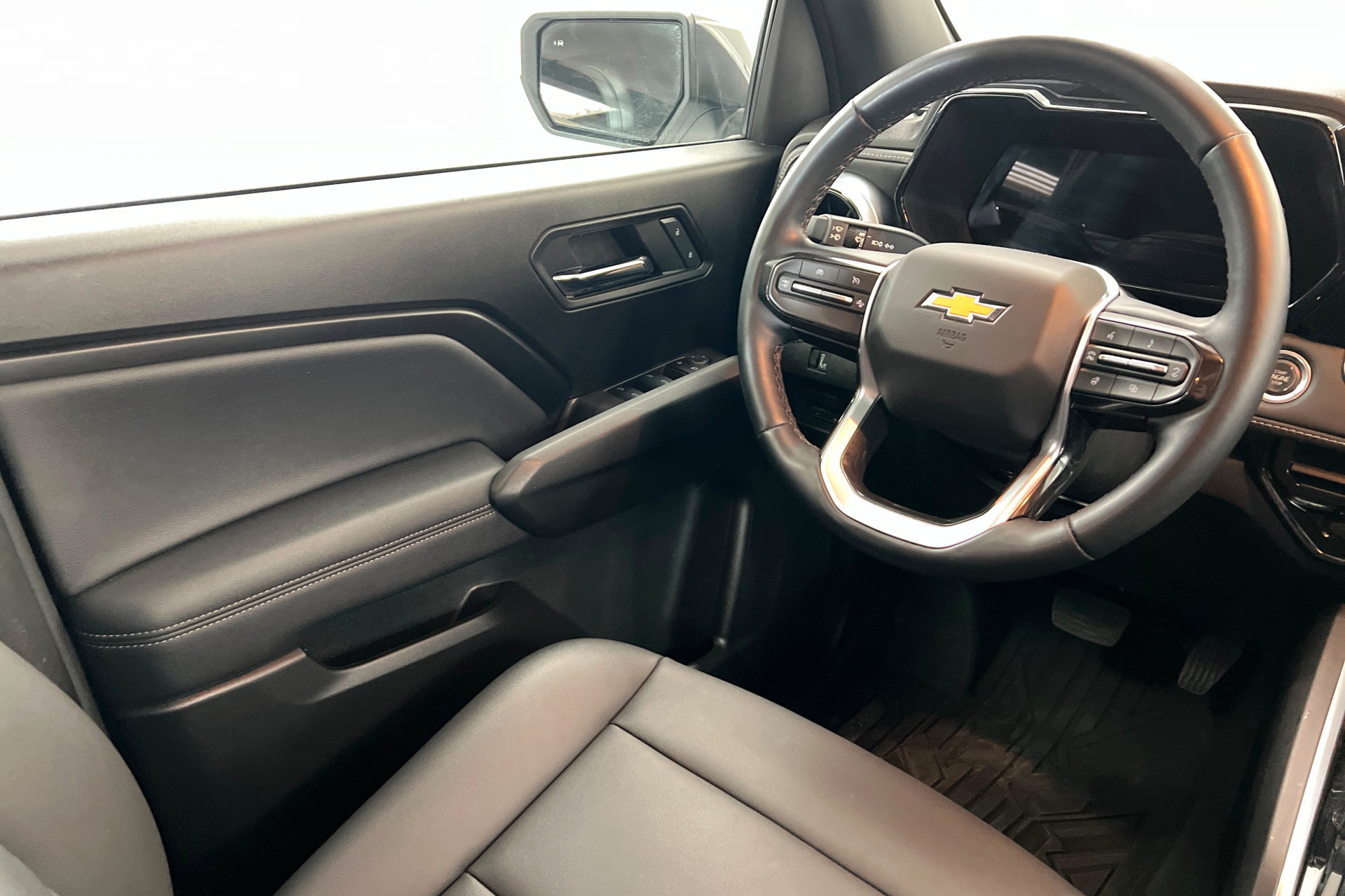 Used 2024 Chevrolet Colorado LT w/ LT Convenience Package III RWD image 12